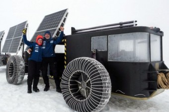 Szemétből gyártott, napelemes villanyautóval a Déli-sarkra