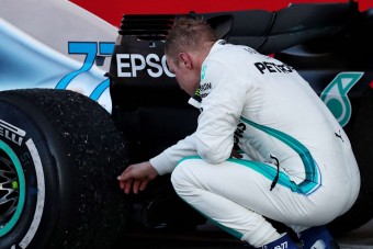 F1: Csak autókázik a mezőny, jobb gumik kellenek