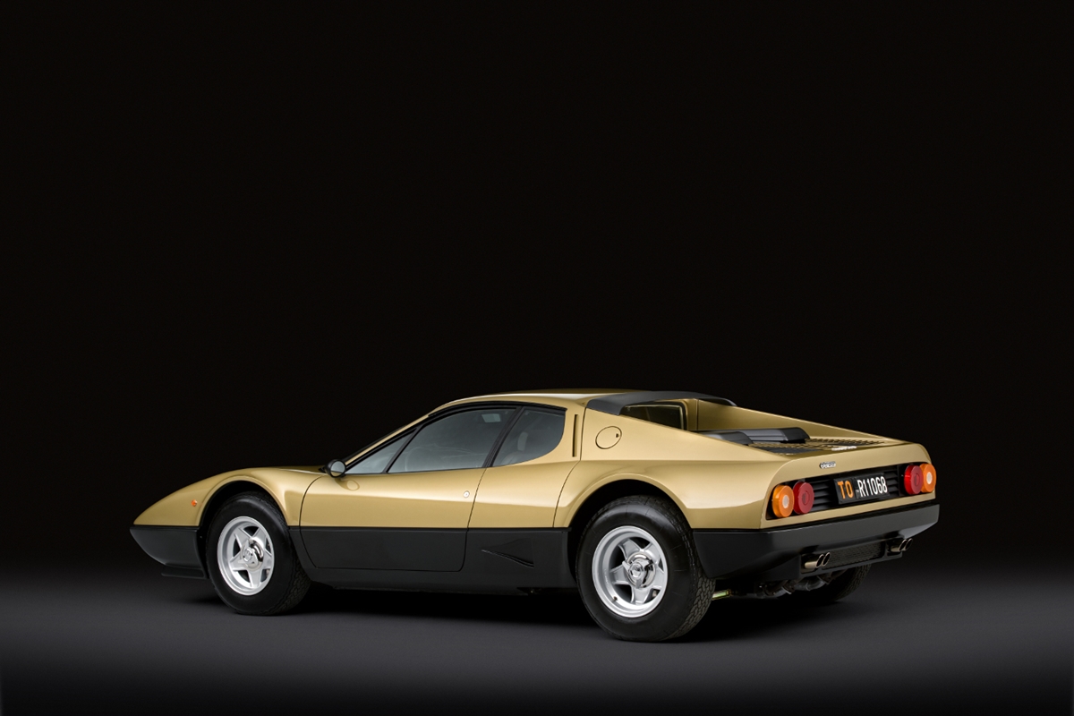 Páratlan példány ez az arany Ferrari 1
