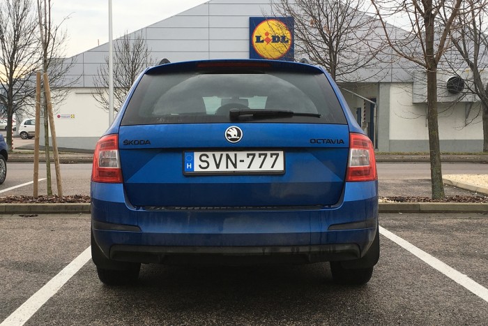 A legvagányabb rendszámot egy pesti taxin fotózták 1 | Vezess A legvagányabb rendszámot egy pesti taxin fotózták 1