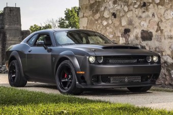 Piszkosul gyors ez a karbon testű Demon