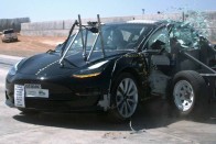 A legkisebb Tesla a világ legbiztonságosabb autója? 6