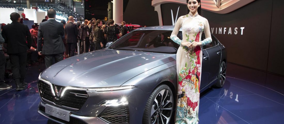 David Beckham mutatta be Vietnám első exportautóját