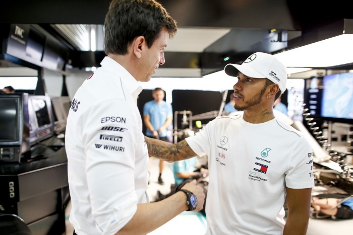 F1: Hamilton a főnöke ellen beszélt, majd visszaszívta