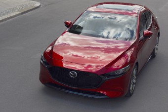 Új motorokkal támad a Mazda3