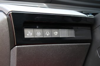 A magyar autósok fele tojik a vezetéstámogatókra