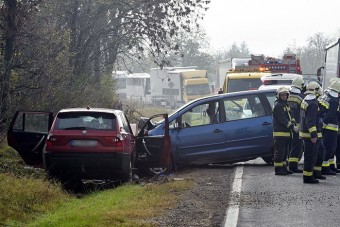 Vérfagyasztó videó a 84-esen történt karambolról