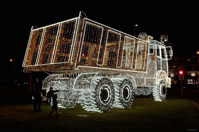 Ez a karácsonyi teherautó kiégetheti a retinádat 1