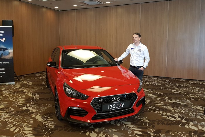 Itt a limitált szériás Michelisz Norbert sportautó