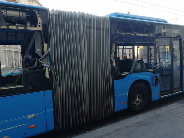 Letarolta egy busz felét a kukásautó a Keletinél 2
