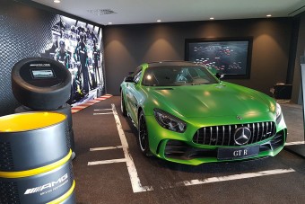 Egyedülálló új Mercedes-szalont adtak át itthon