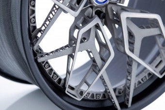 Eszelősen néz ki a világ első 3D nyomtatott titán felnije