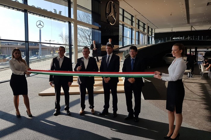 Egyedülálló új Mercedes-szalont adtak át itthon 1 | Vezess Egyedülálló új Mercedes-szalont adtak át itthon 1