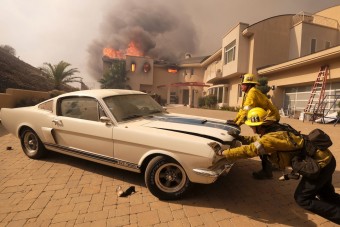 Ritka Mustangot mentettek meg a tűzoltók