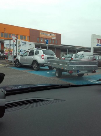 Aranyérmes parkolás Kecskeméten, jár a keksz 1