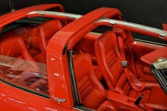 A kelleténél több ajtó került erre a Corvette-re