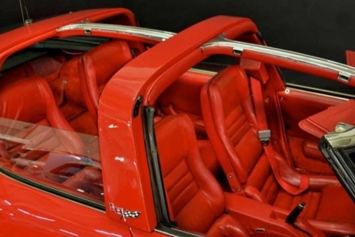 A kelleténél több ajtó került erre a Corvette-re