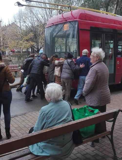 A szegedi utasok nem a trolira, hanem a szopórollerre ültek fel egyik reggel 1