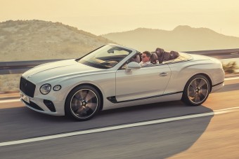 Ledobta tetejét a Bentley túraautója