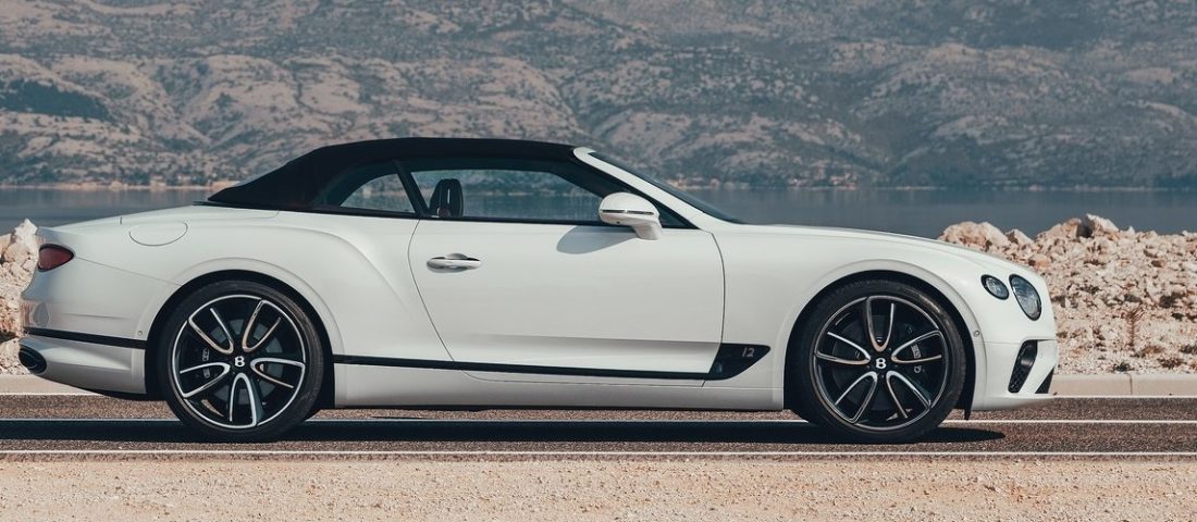 Ledobta tetejét a Bentley túraautója