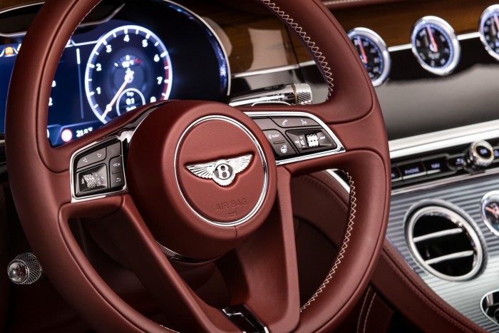 Ledobta tetejét a Bentley túraautója 6