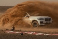 A BMW megépítette a monzai versenypályát, méghozzá sivatagban! 9