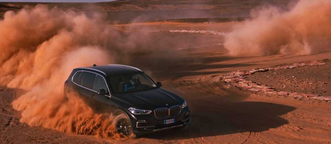 A BMW megépítette a monzai versenypályát, méghozzá sivatagban!