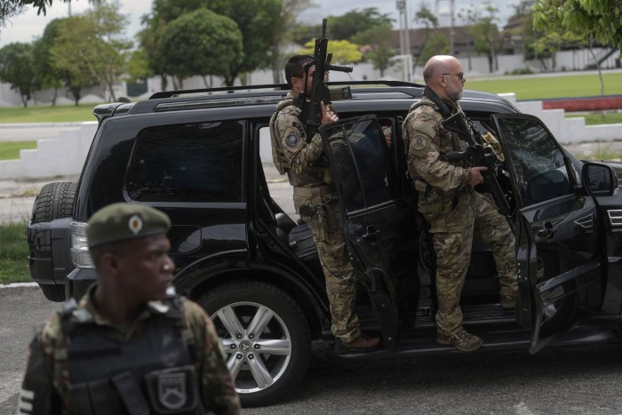 Rendőri kíséretet kapnak a Forma-1-esek