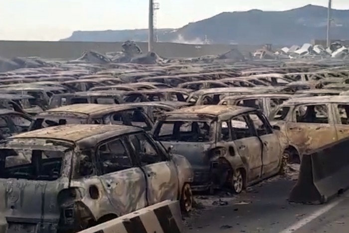 Többszáz autó égett le egy olasz kikötőben