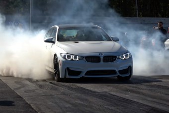 Igazi felhőgyár ez az 1000 lóerős M3-as BMW