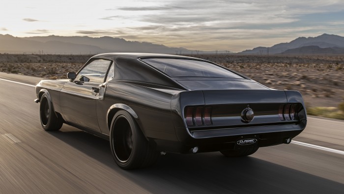 Modern technikával éled ujjá egy legendás Mustang 5