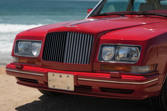 Akinek ilyen Bentley kellett, annak bizony mélyen a zsebébe kellett nyúlnia