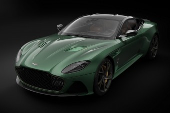 Legendás versenyautója előtt tiszteleg az Aston Martin