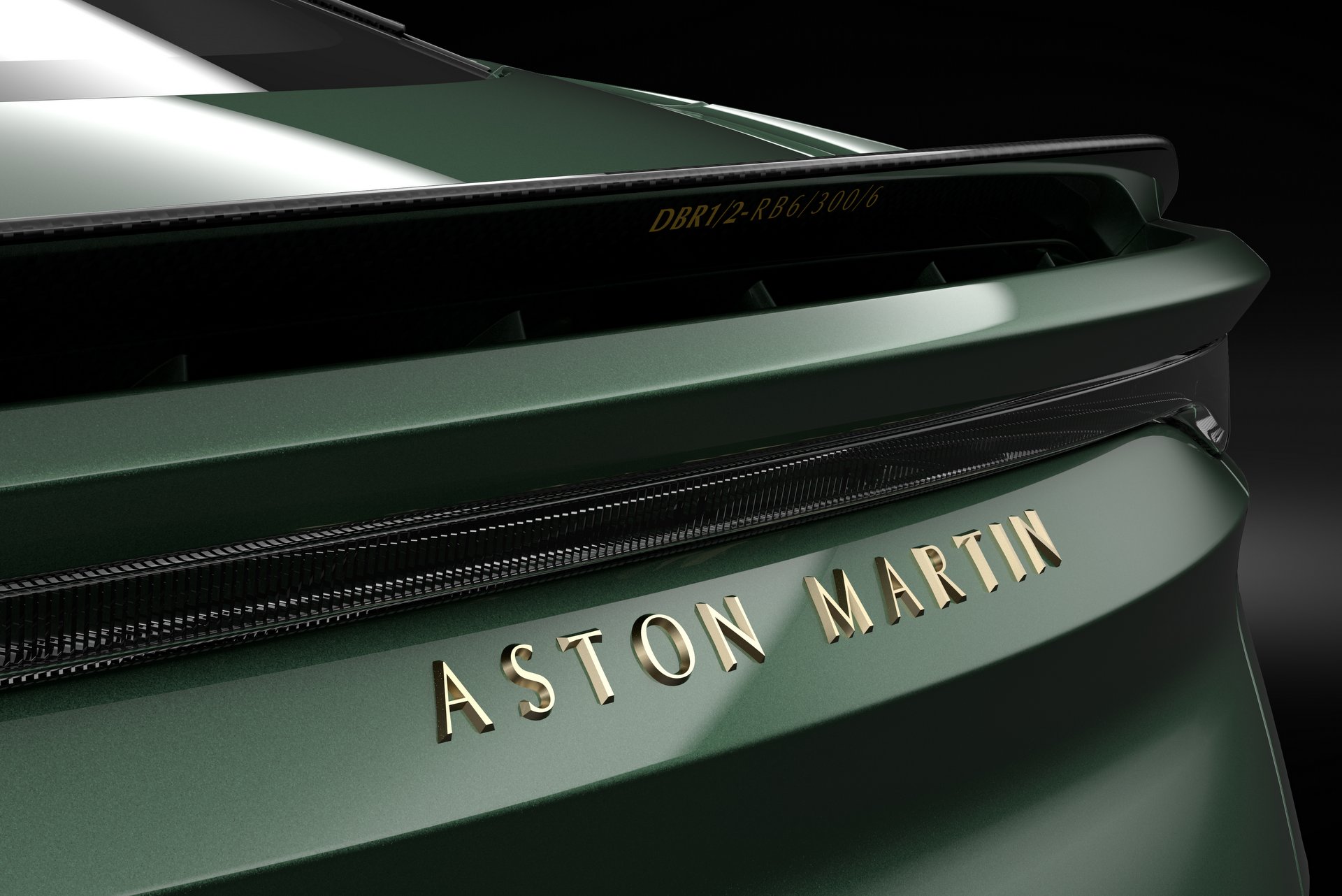 Legendás versenyautója előtt tiszteleg az Aston Martin 3