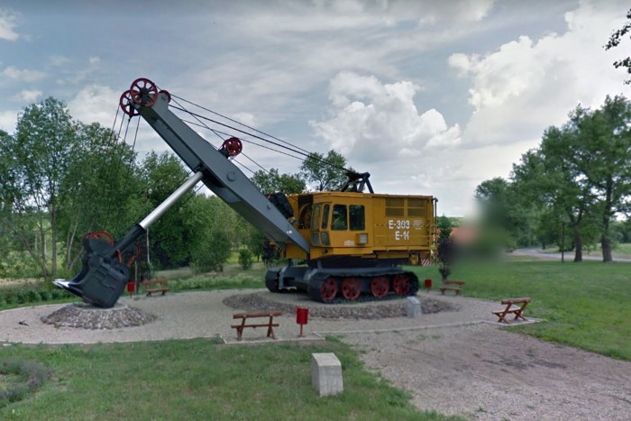 Kitömött járgányok az út mellett 20