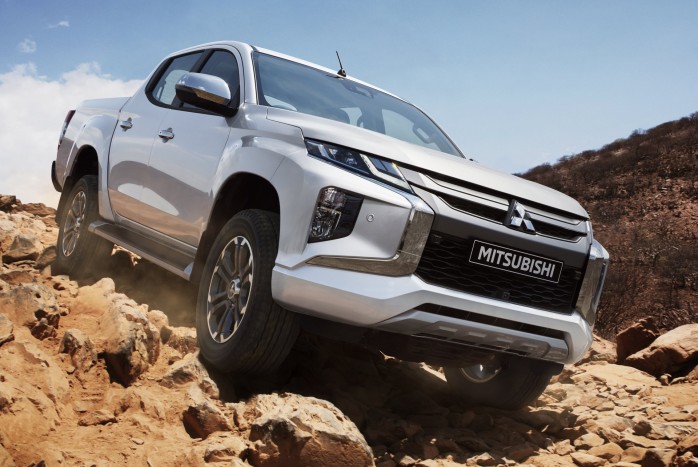 Divatarcot öltött a Mitsubishi pickupja 7