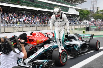 F1: Hamilton vitte az interlagosi pole-t