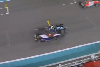 Brutális rajtbaleset és bajnokavatás az F2-ben