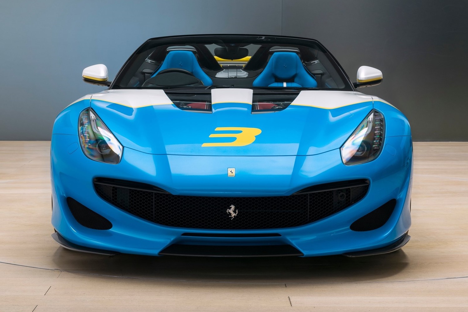 Páratlan roadstert alkotott a Ferrari 7