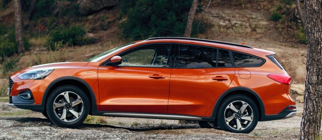 Túrabakancsot húztak a Ford Focusra