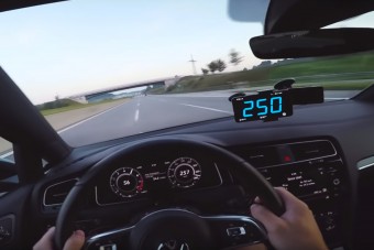 100 kilométert tett meg 26 perc alatt az autópályán, végig be volt kapcsolva a kamera