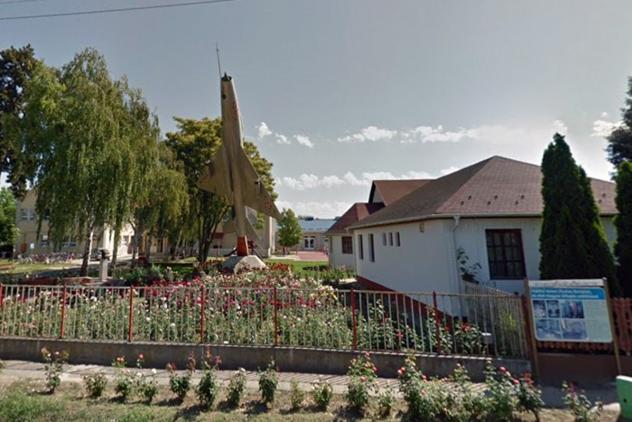 Villamosok, vadászgépek, vonatok az útszélén 10 | Vezess Villamosok, vadászgépek, vonatok az útszélén 10