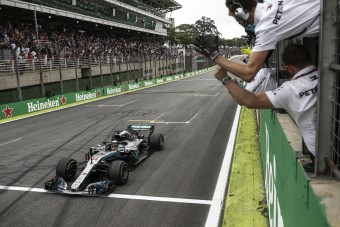 F1: Hamilton rajtbüntetést kaphat Abu-Dzabiban