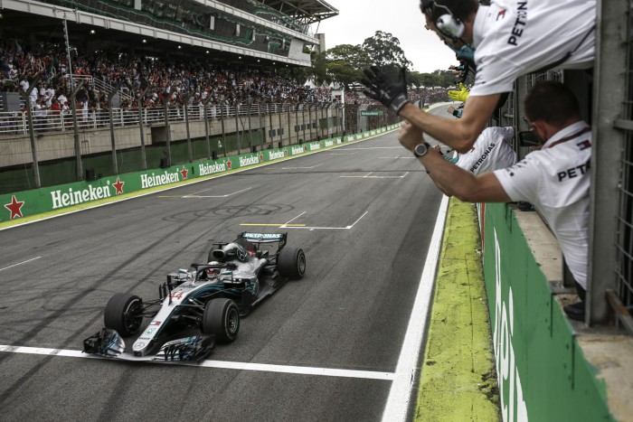 F1: Hamilton rajtbüntetést kaphat Abu-Dzabiban