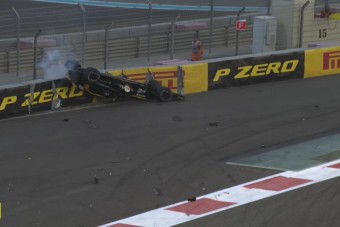 F1: Hatalmas baleset a rajtnál, bizonyított a glória