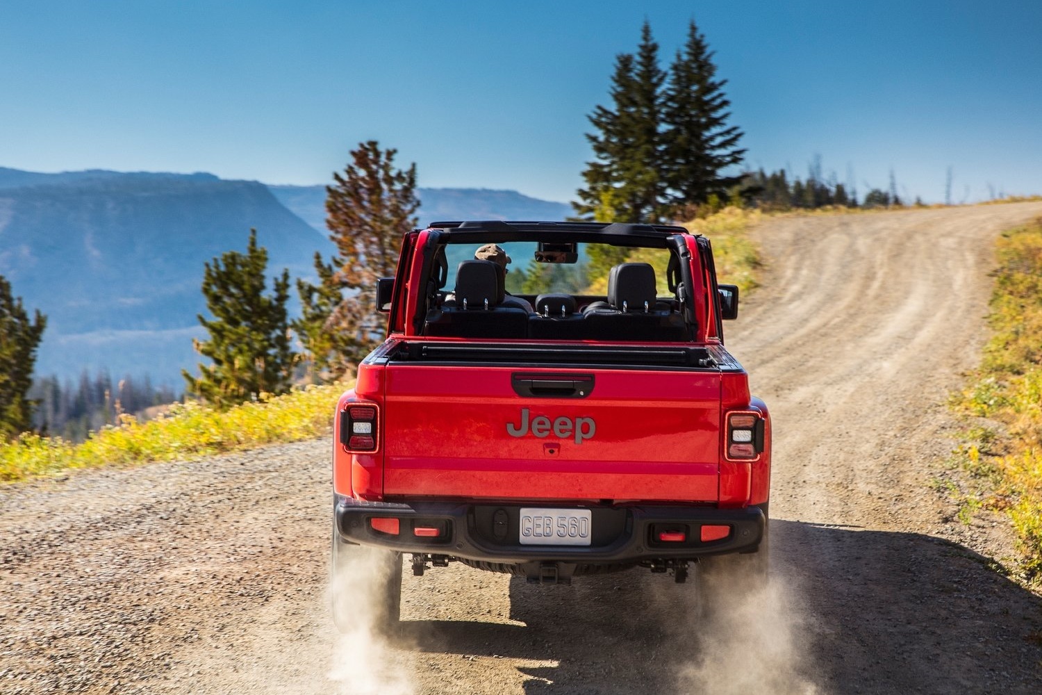 Nincs akadály a Jeep platós terepjárója előtt 8