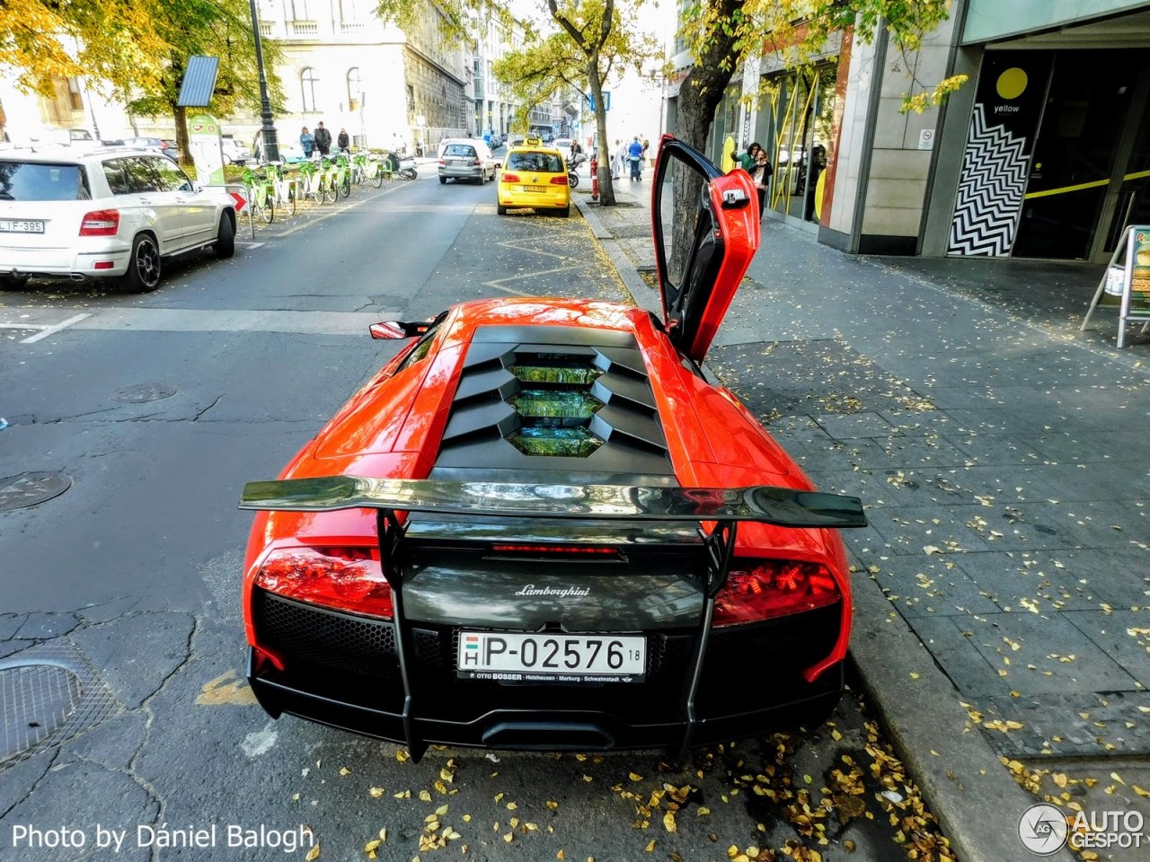 Egészen ritka, méregdrága sportautó gurult Budapest utcáin 1 | Vezess Egészen ritka, méregdrága sportautó gurult Budapest utcáin 1