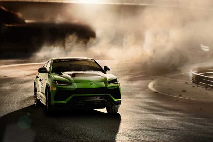 Versenyautót faragtak a Lamborghini szabadidő-autójából