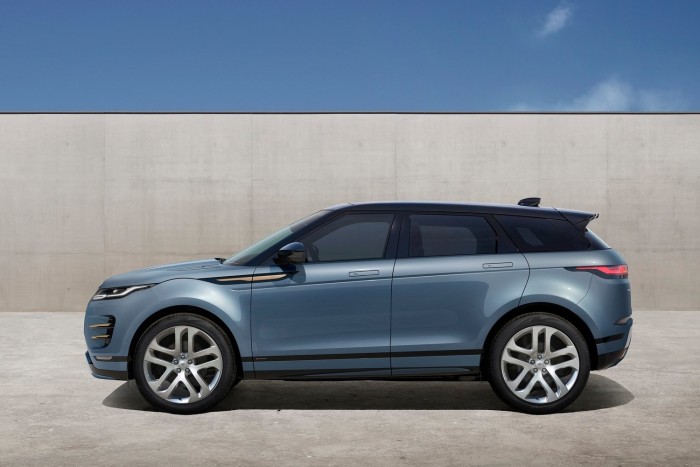 Hibrid rendszert kapott a legújabb Range Rover Evoque 7