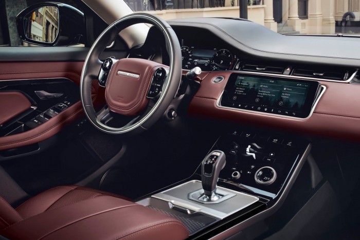 Hibrid rendszert kapott a legújabb Range Rover Evoque 6